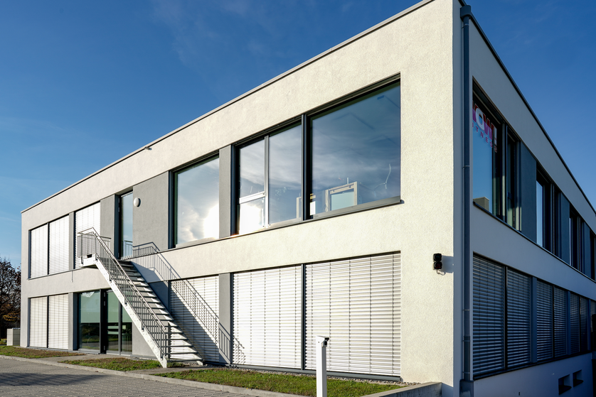 Gewerbezentrum Weinland - Immobilien - Vermietung von Wohn- und Gewerberäumen