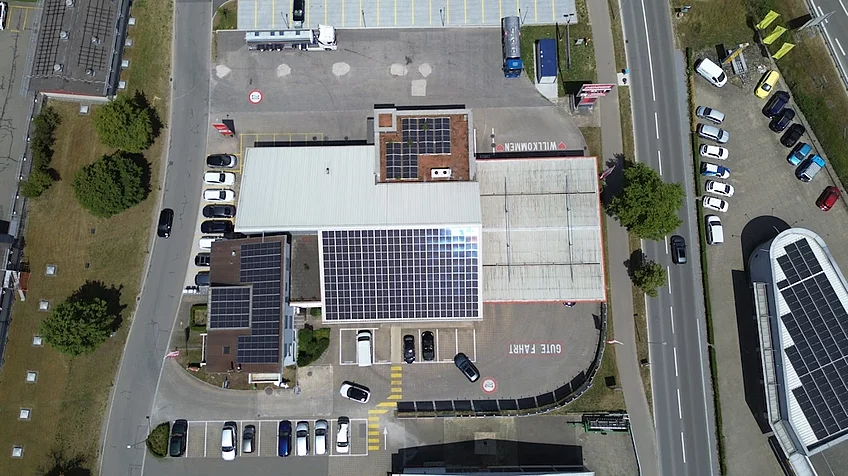 Solarstrom auf den Dächern der Gewerbestrasse 9+11 in Kleinandelfingen