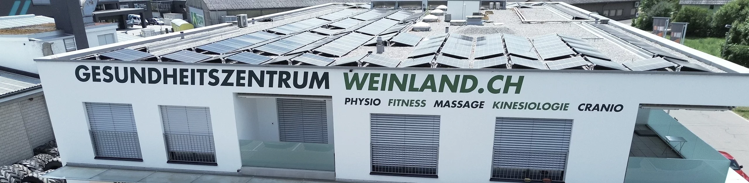 Solarpark - Unser Solarstrom auf den Dächern der Gewerbestrasse 11 in Kleinandelfingen im Zürcher Weinland mit über 200 kWp Nennleistung.